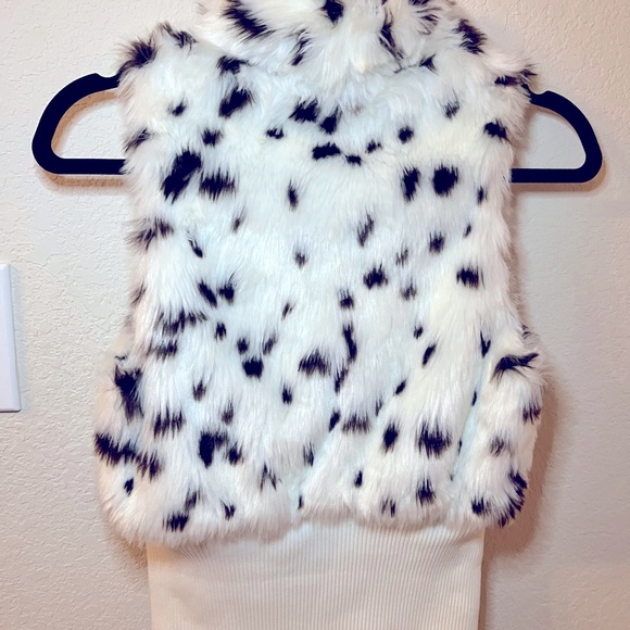Faux Fur Vest - Picture 3 of 4